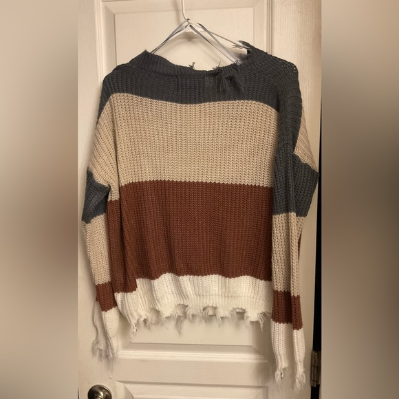 Colorblock Distressed Sweater - Picture 4 of 5